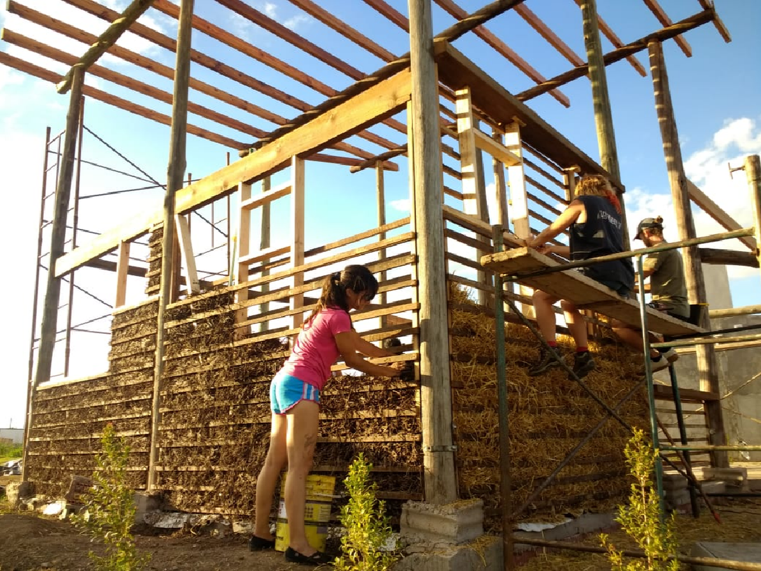 La bioconstrucción, una opción sustentable que  avanza en María Juana   