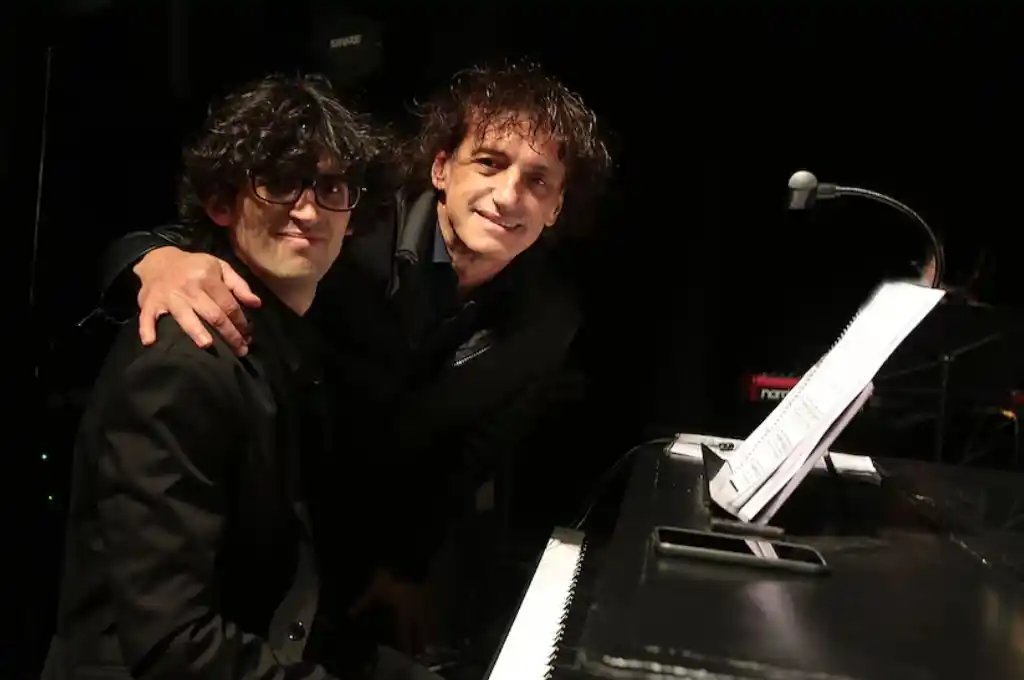 Ángel Mahler, junto a su hijo