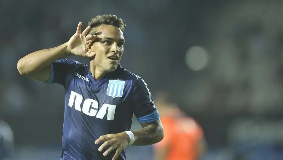 El pibe Martínez brindó una exhibición ante la mirada de Jorge Sampaoli
