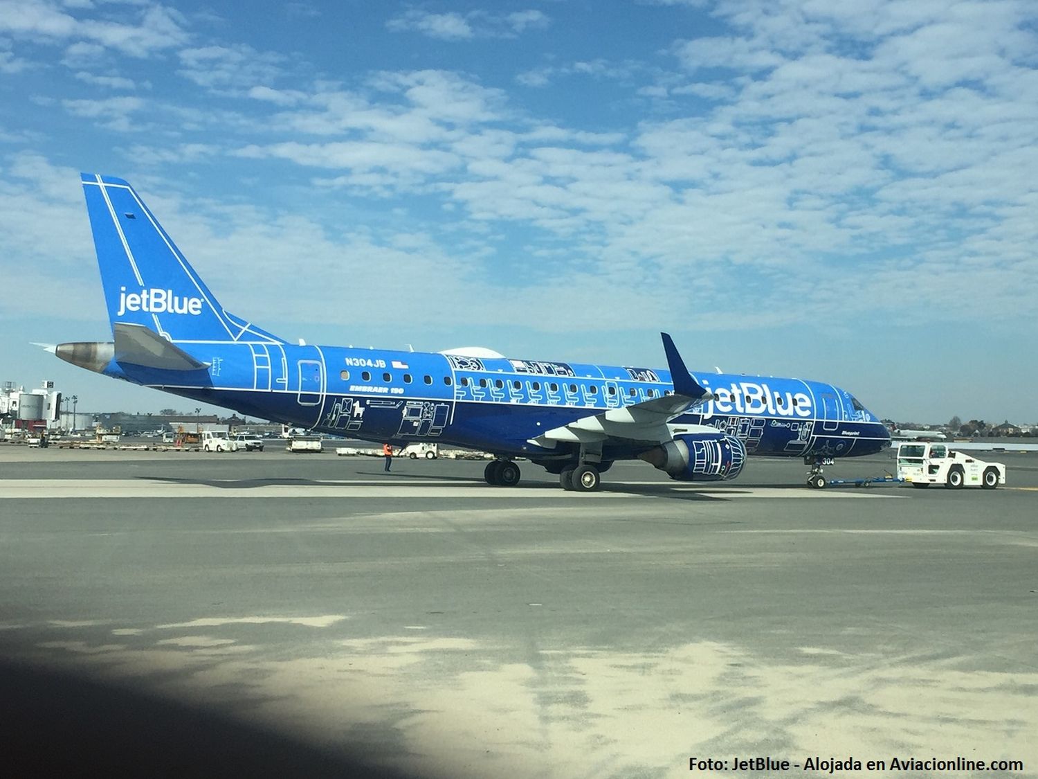 JetBlue presentó a «Blueprint», nuevo livery especial aplicado a un E190