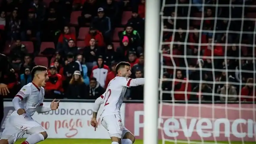 Huracán golpeó de entrada y venció a Colón