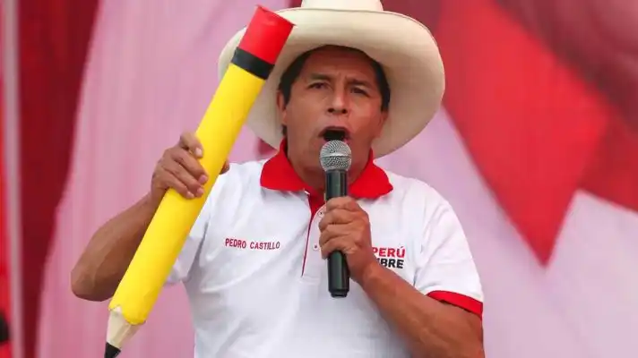 ¡CON APENAS DOS MESES EN EL PODER! Presidente peruano anuncia renuncia de todo su gabinete