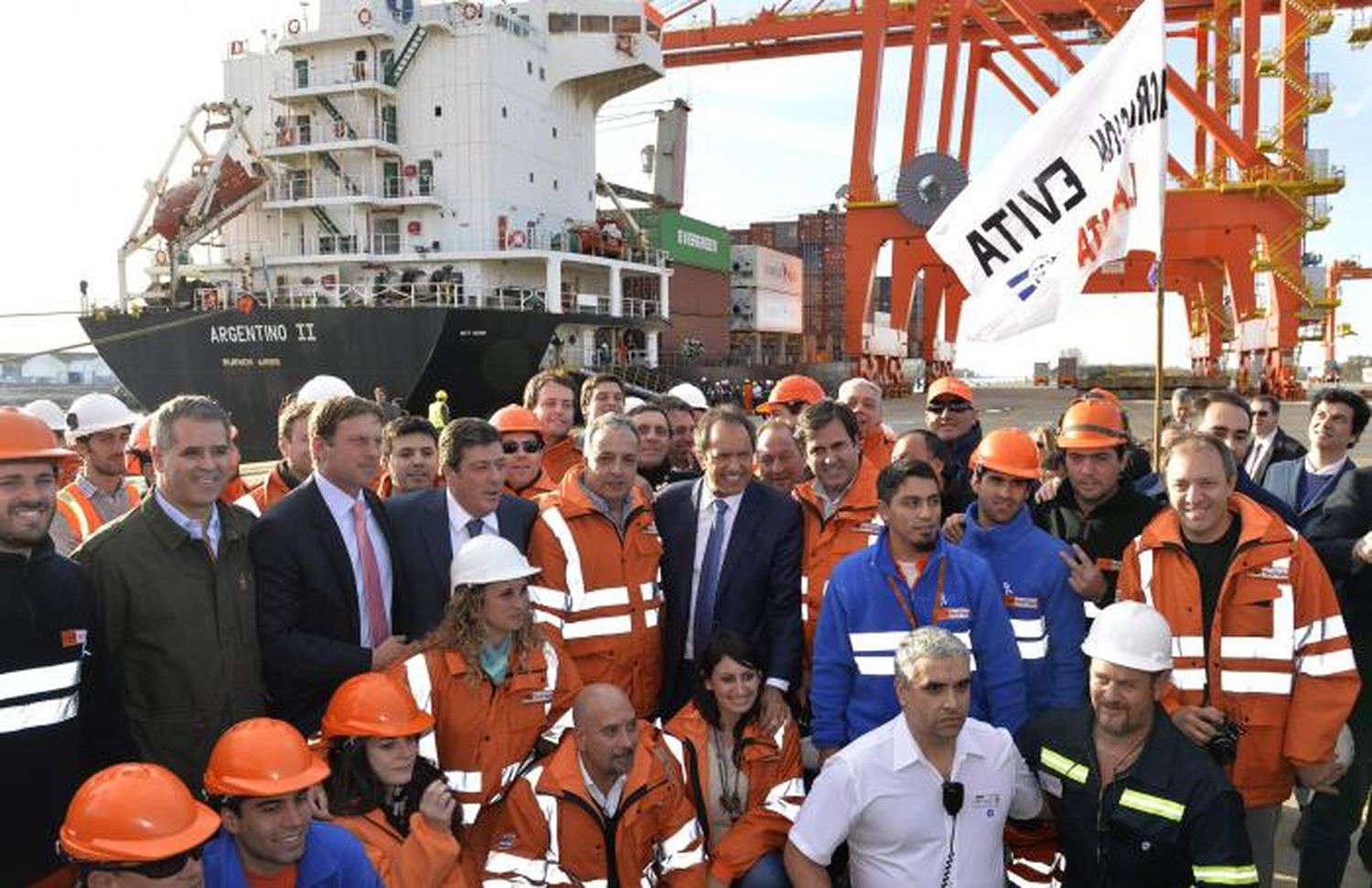Scioli puso en funcionamiento la terminal de contenedores del Puerto TecPlata