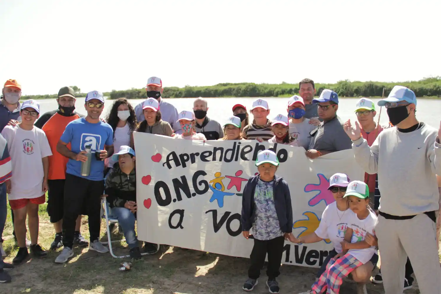 Perotti participó de un encuentro de pesca para niños y jóvenes con discapacidad