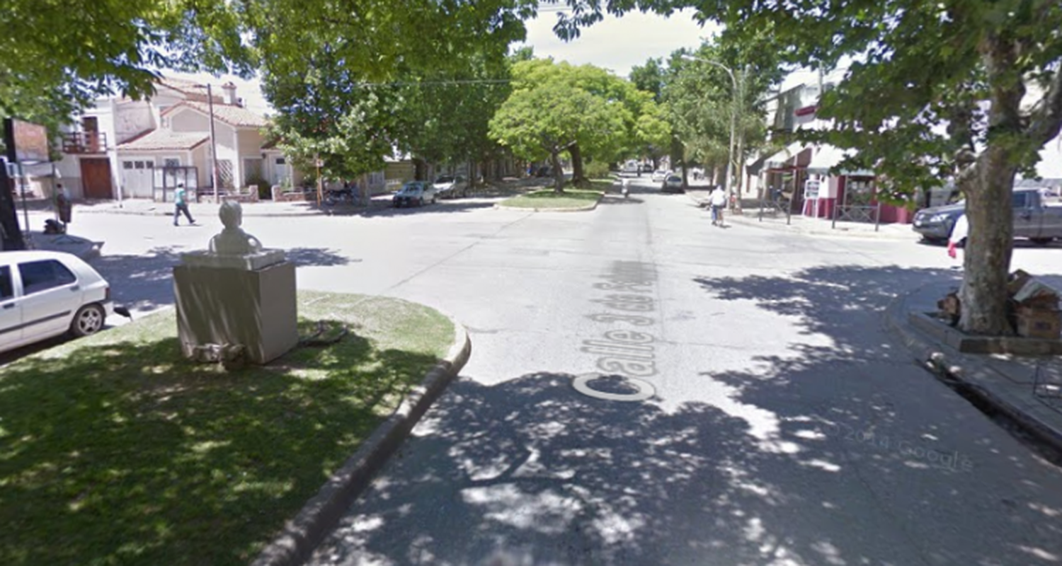 Un chico circulaba en bicicleta y lo amenazaron con un arma