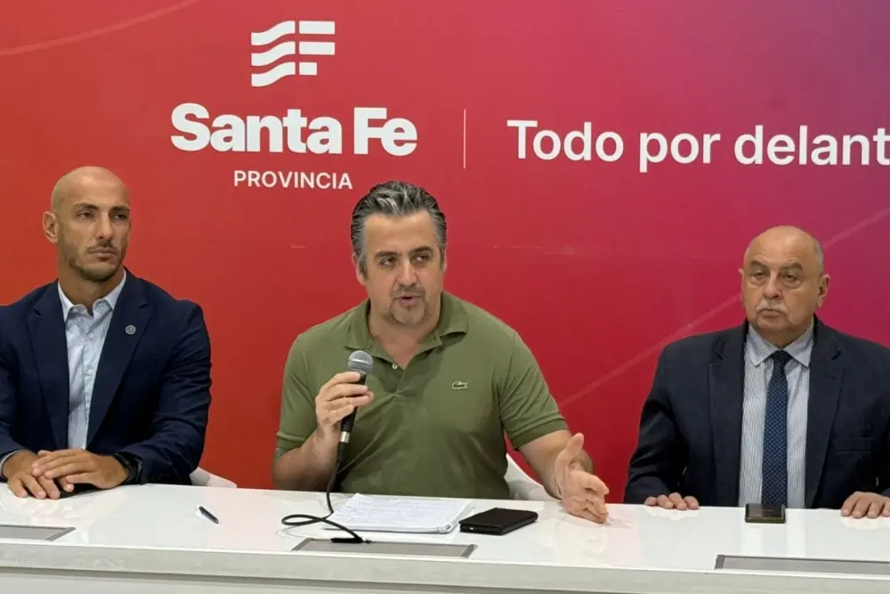 Anuncian mejoras en los sueldos y condiciones de trabajo de la Policía de Santa Fe.