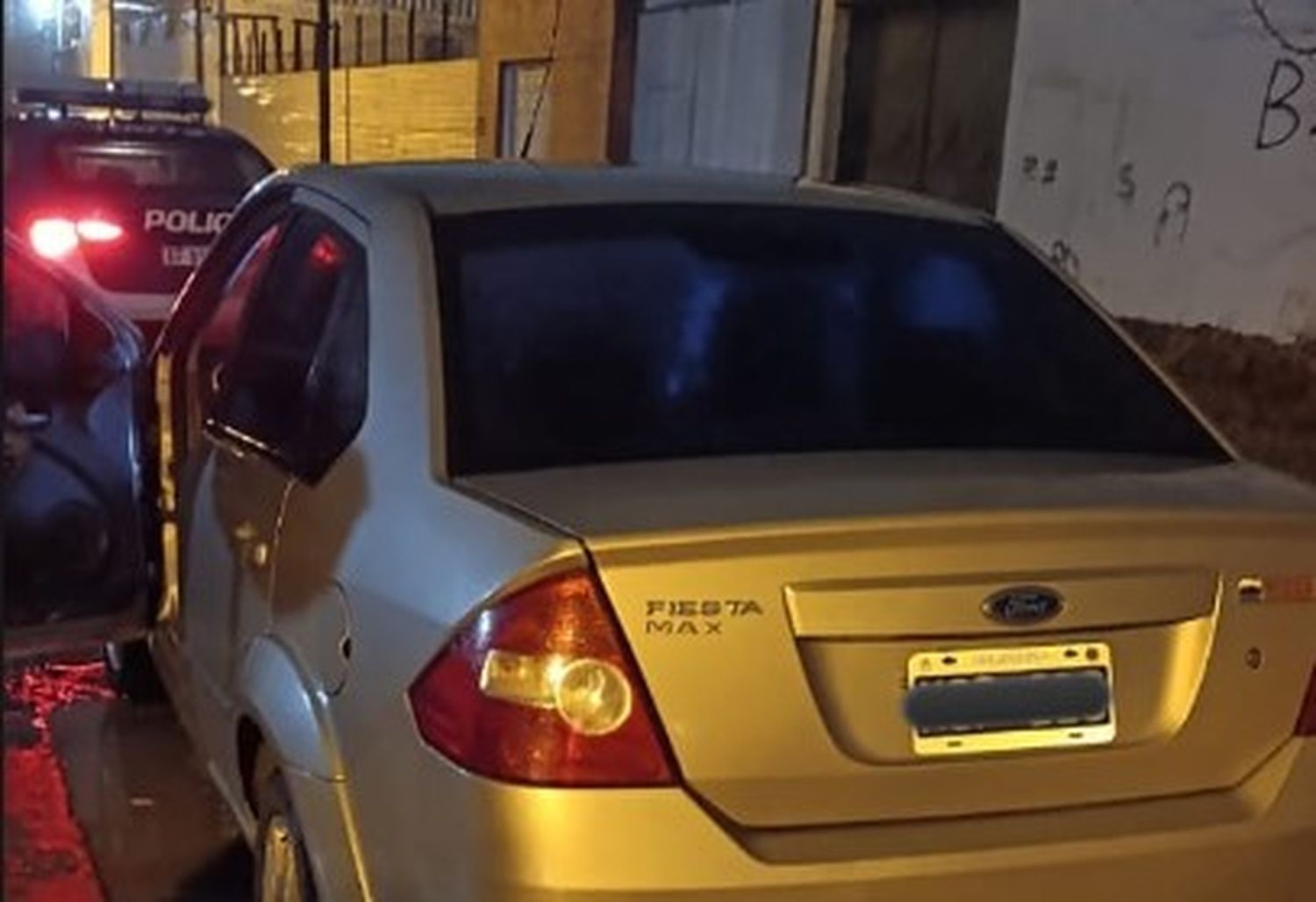 Se trata de un vehículo Ford Fiesta Max.