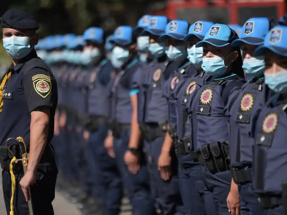 Realizan jornada informativa para aspirantes a la fuerza policial 