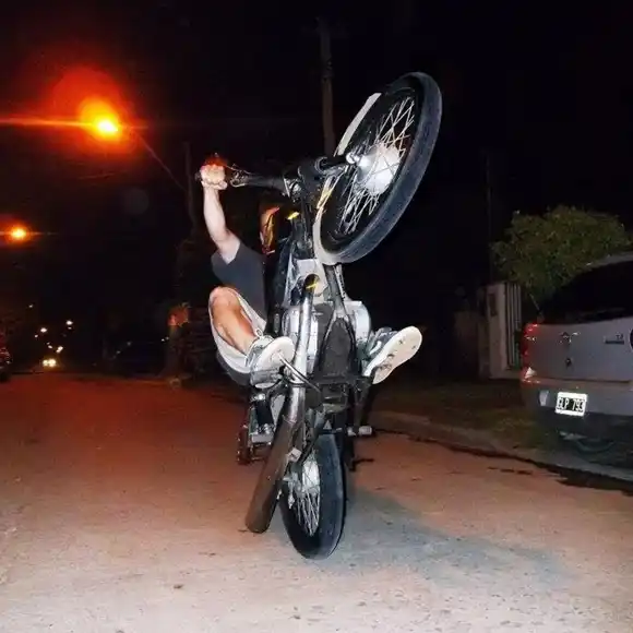 Cañuelas: Menor de edad hacía "willy" en moto y atropelló y mató a una mujer