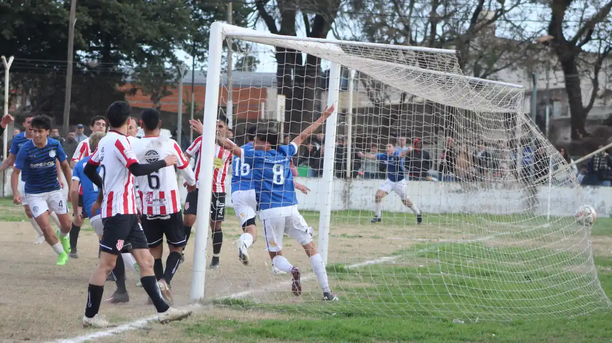 Ganaron Sportiva y Urquiza y todo
sigue igual en la punta del Oficial
