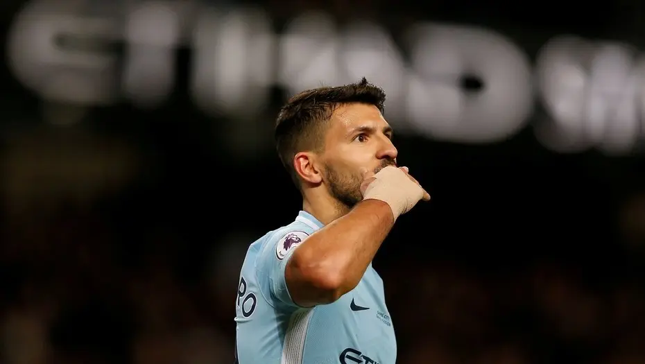 Agüero metió cuatro en la goleada del Manchester
