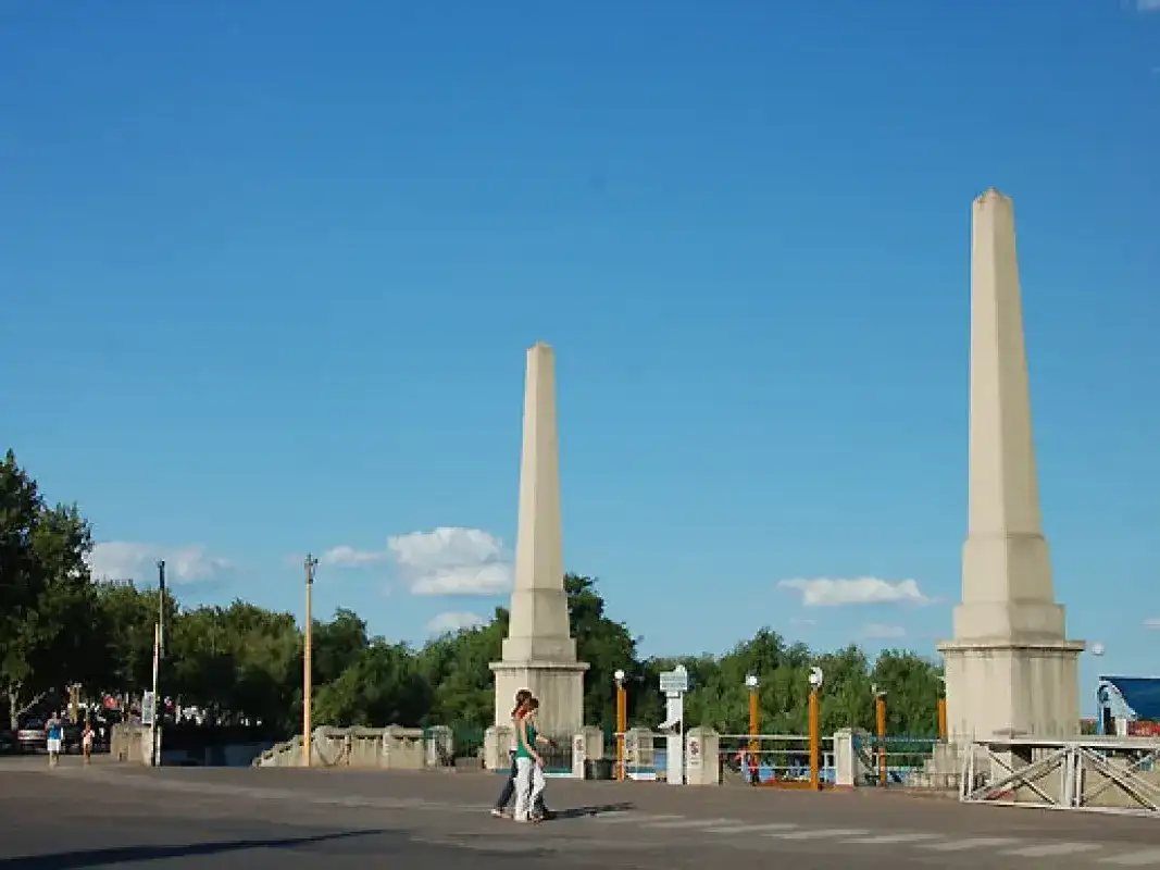Convocan a una protesta artística contra el proyecto de Ley de Tierras en los Obeliscos de la Costanera