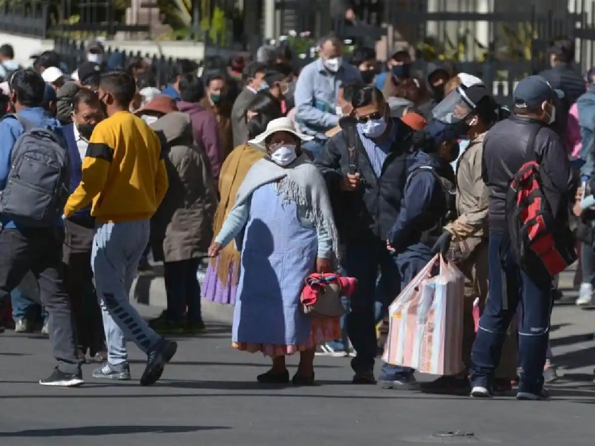 En Bolivia cierran hospitales por falta de insumos 
