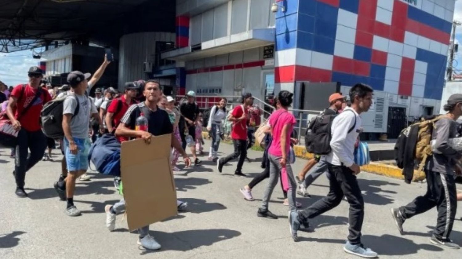 ¡SUEÑO AMERICANO FRUSTRADO! Migrantes venezolanos quieren regresar al país desde Panamá por temor a Trump