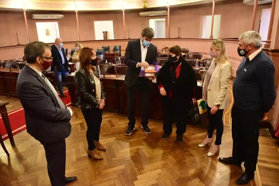 La escritora Clara Marsilli fue distinguida en Diputados