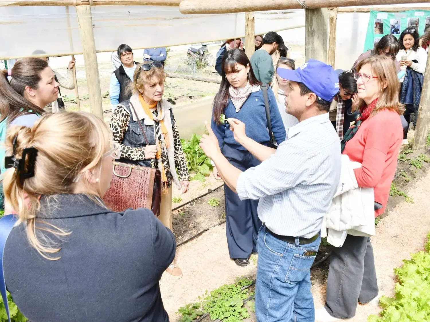 Más de 100 docentes finalizaron la capacitación “El aula en la huerta”