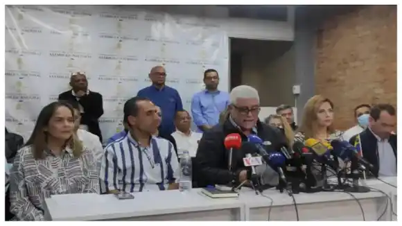 EL CONSEJO que le dan a la oposición para que salga del hueco en que se encuentra