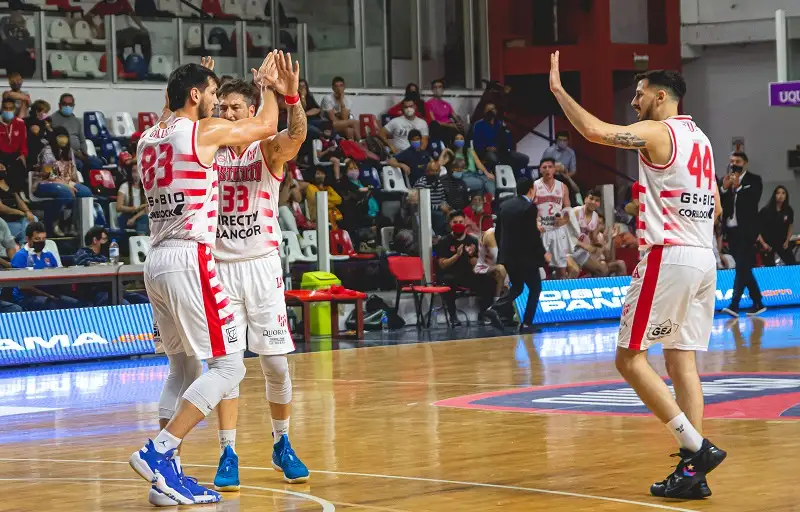 Festejo entre Gallizzi, Romano y Cuello.