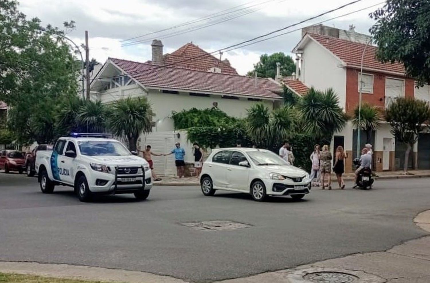 Joven automovilista atropelló a dos septuagenarias: fueron trasladadas al HIGA