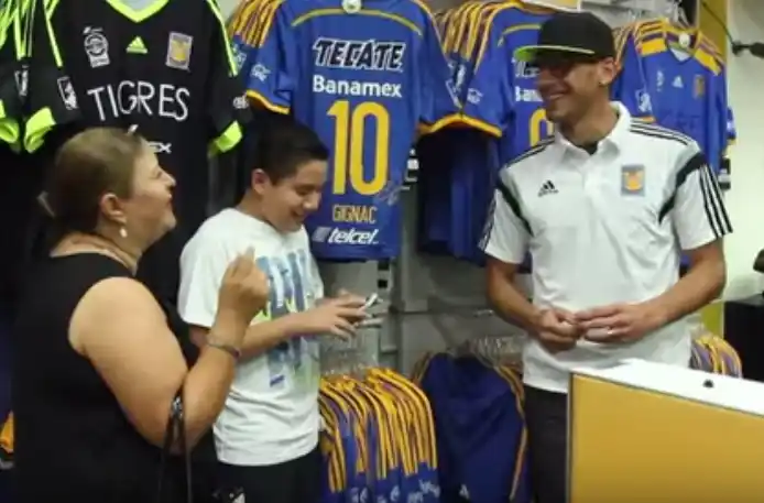 Nahuel Guzman, el ex Newell’s, de arquero a vendedor de ropa