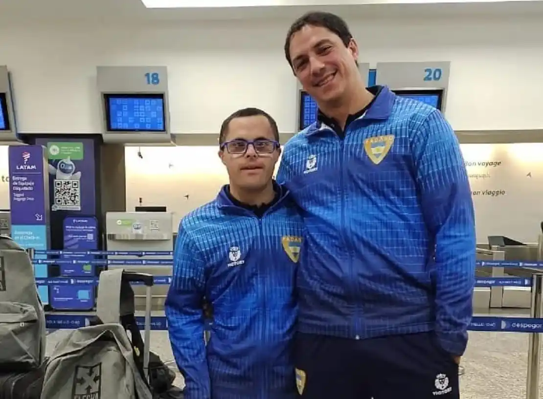 Un gimnasta entrerriano con Síndrome de Down y su entrenador viajaron al Mundial de Sudáfrica