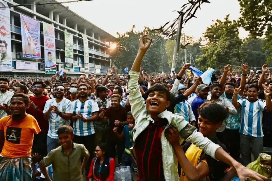 Locura en Bangladesh por la Selección Argentina: otra vez miles de personas salieron a festejar