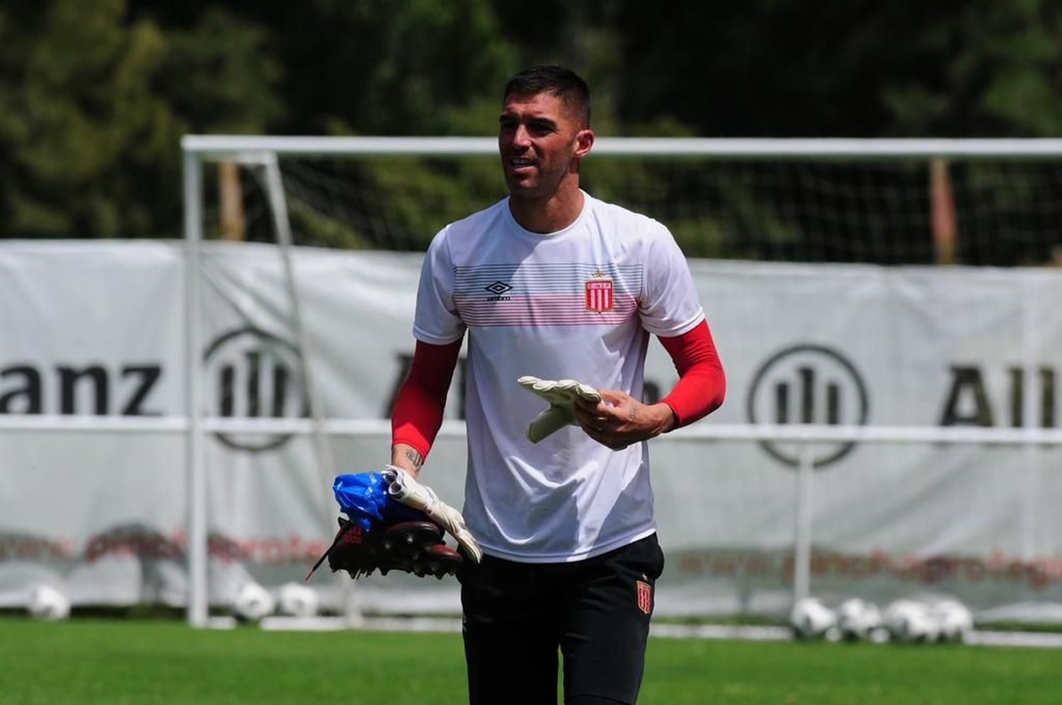 Andújar: "deseo que le vaya muy bien a Maradona en Gimnasia"