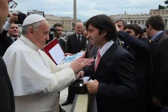 Echarren despidió al Papa Francisco: "Su figura se va a convertir en un faro para los que creemos en un mundo más justo"