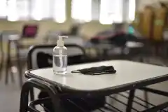 Estudiantes de grupos de riesgo deberán presentar declaración jurada y aval médico para asistir al aula