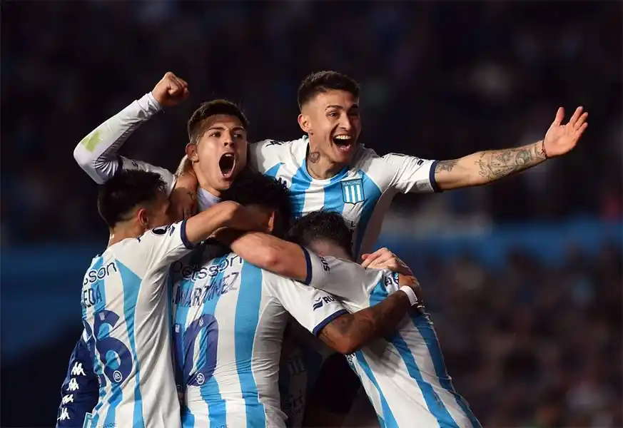 Racing goleó, dio vuelta la serie