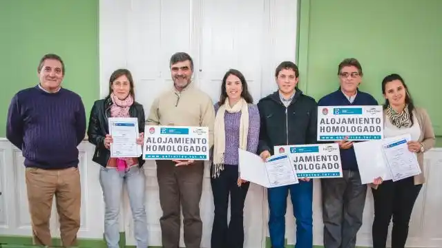 Entrega de Certificados de Homologación e Inscripción a Alojamientos Turísticos locales