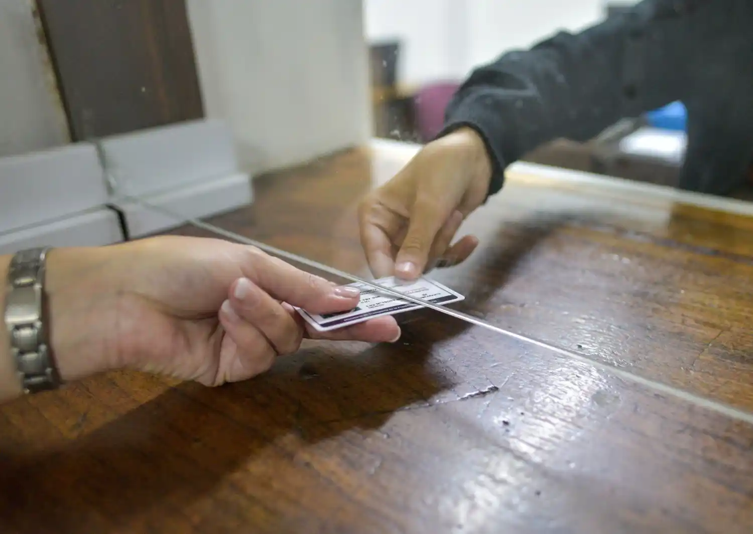 Las personas con discapacidad que hayan tramitado esta tarjeta pueden retirarla en días hábiles de 08:00 a 14:00 en la oficina de la planta baja del Municipio.