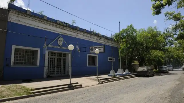 Se peleó con su padre y mordió a un policía en la mano