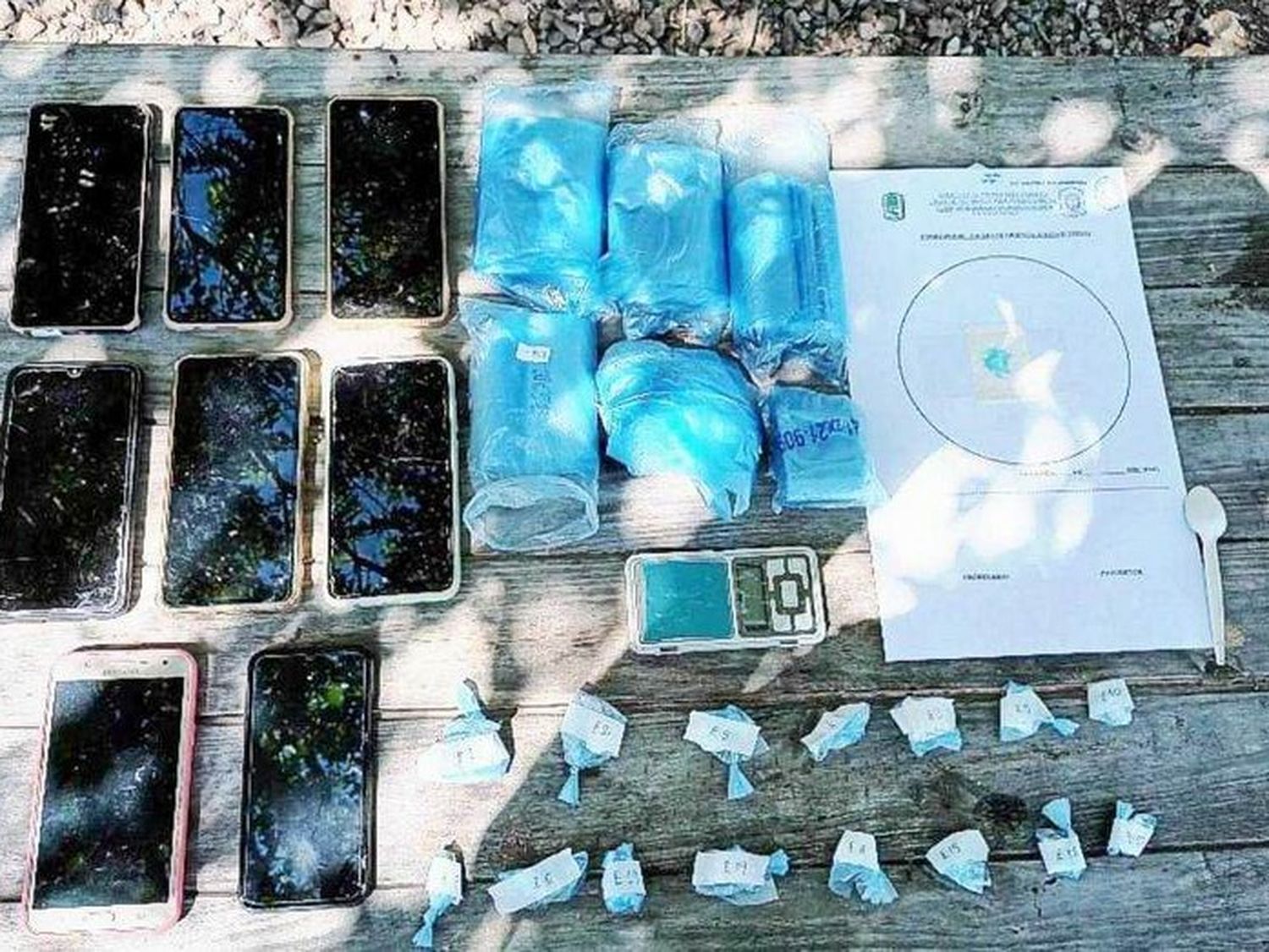 Desarticularon dos centros de distribución de
drogas en los barrios Bolsón Grande y 25 de Mayo