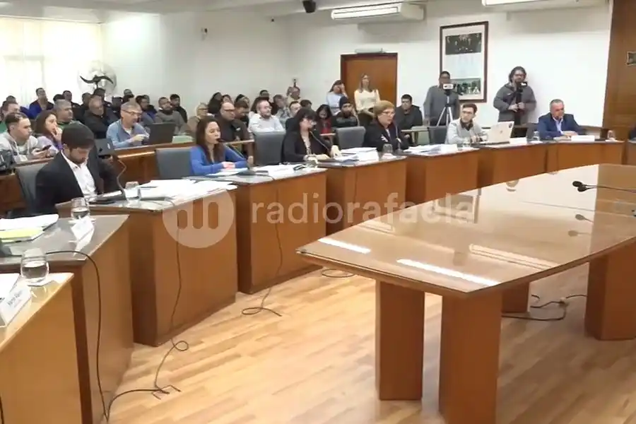 Tras un fuerte debate, el Concejo aprobó un proyecto para retrasar y escalonar el ajuste de los tributos municipales