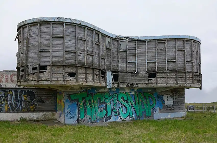 El monumento histórico que agoniza frente al mar