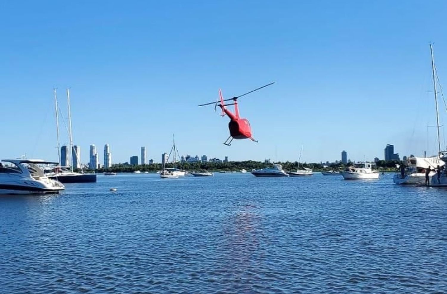 Helicóptero se estrelló en el río Paraná y murió uno de los ocupantes