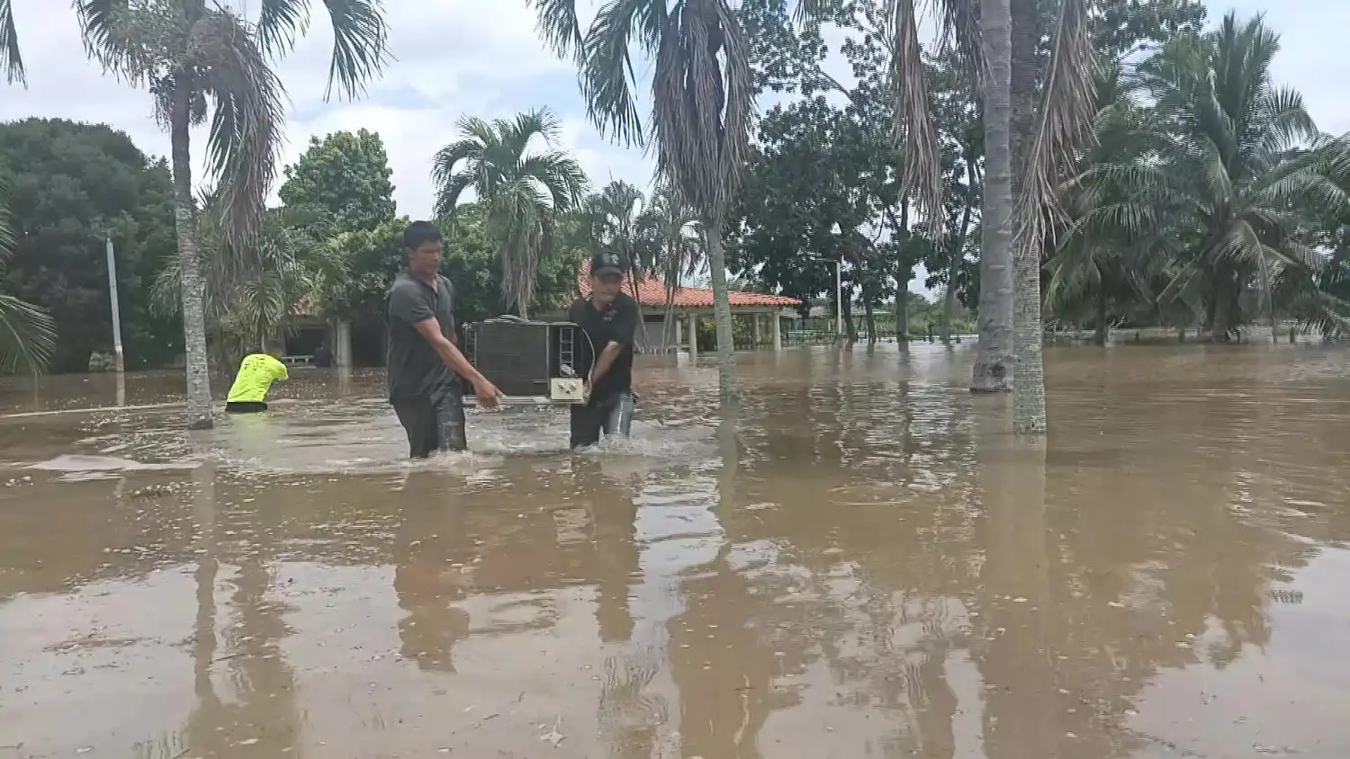 ¡ONDA TROPICAL 47 Y VAGUADA SUMAN! 14 mil viviendas y 26 mil familias afectadas durante temporada de lluvias