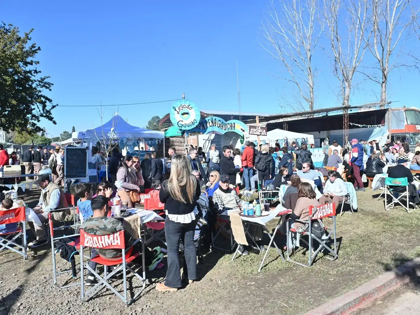 Pueblo Belgrano celebra el Día de la Bandera con desfile y fiesta popular