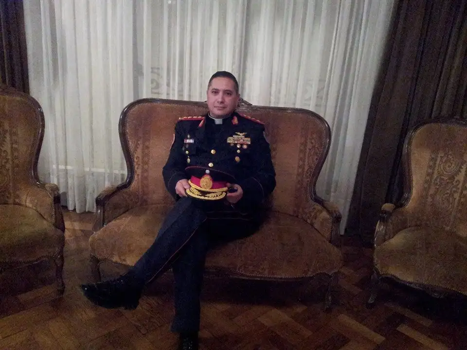 Monseñor Guedes, fue designado director titular del Consejo Nacional de Bomberos