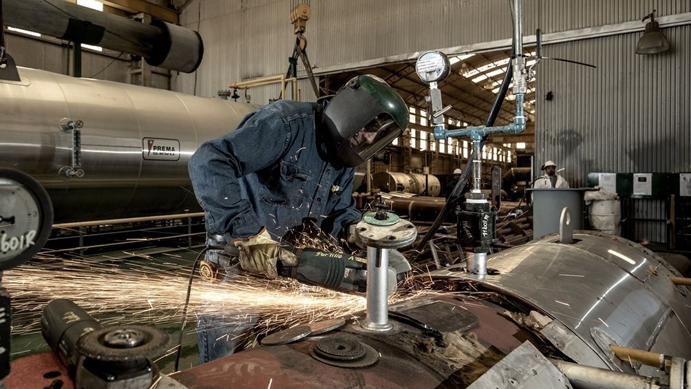 La industria creció en agosto 11% interanual y es 3,2% mayor a 2019