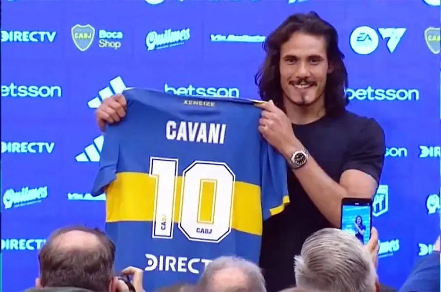 Vibrante recibimiento al goleador Cavani