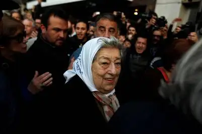 Pese a la orden de detención, Bonafini viajará a Mar del Plata esta tarde