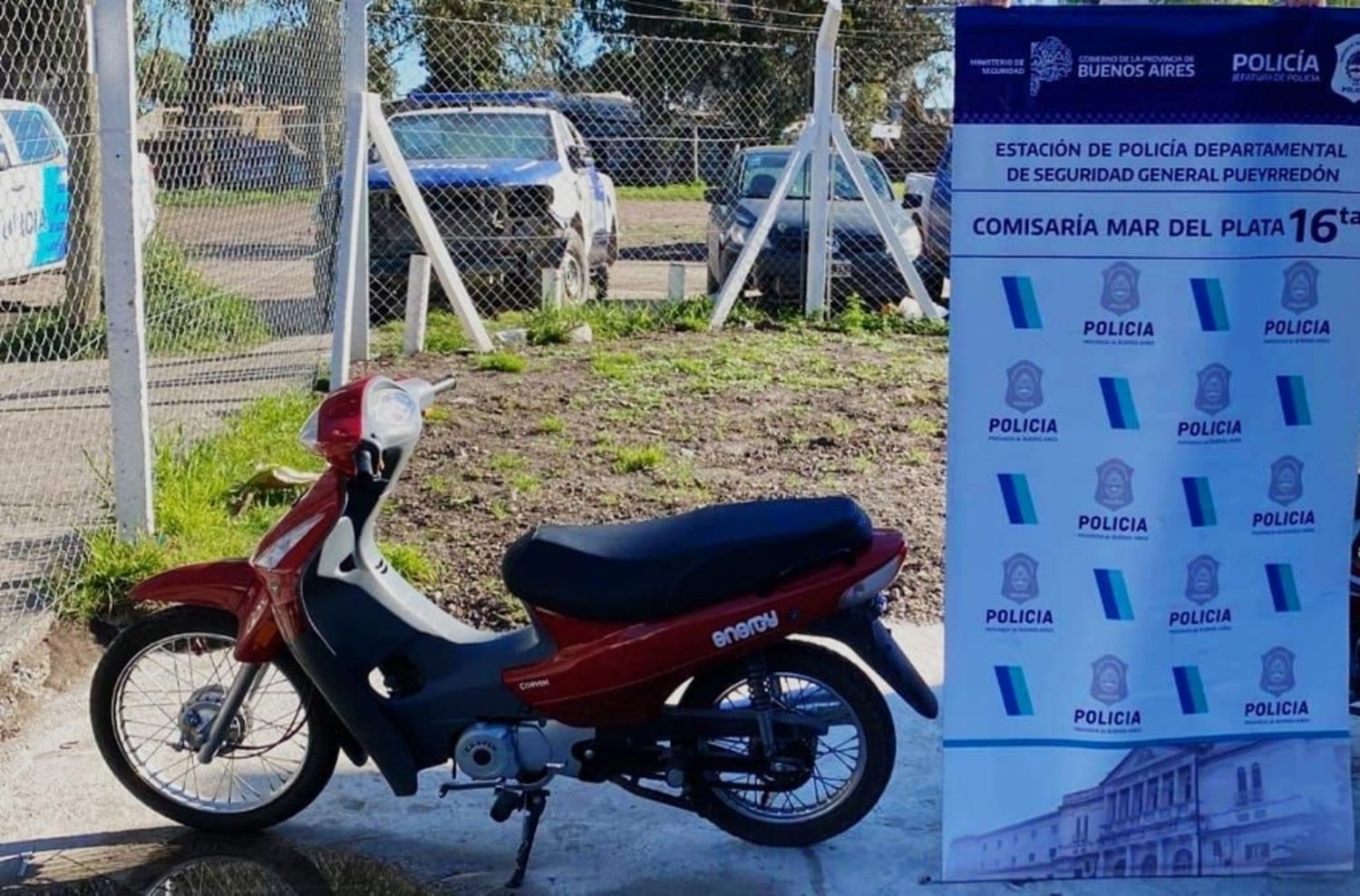 Atraparon a dos jóvenes de 15 y 18 años con una moto robada: el conductor mintió sobre su edad