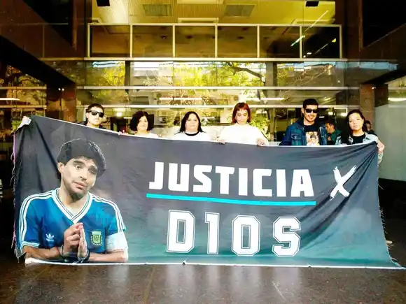 Otro giro en la causa Maradona: la defensa de Luque pide recusar a dos de los tres jueces