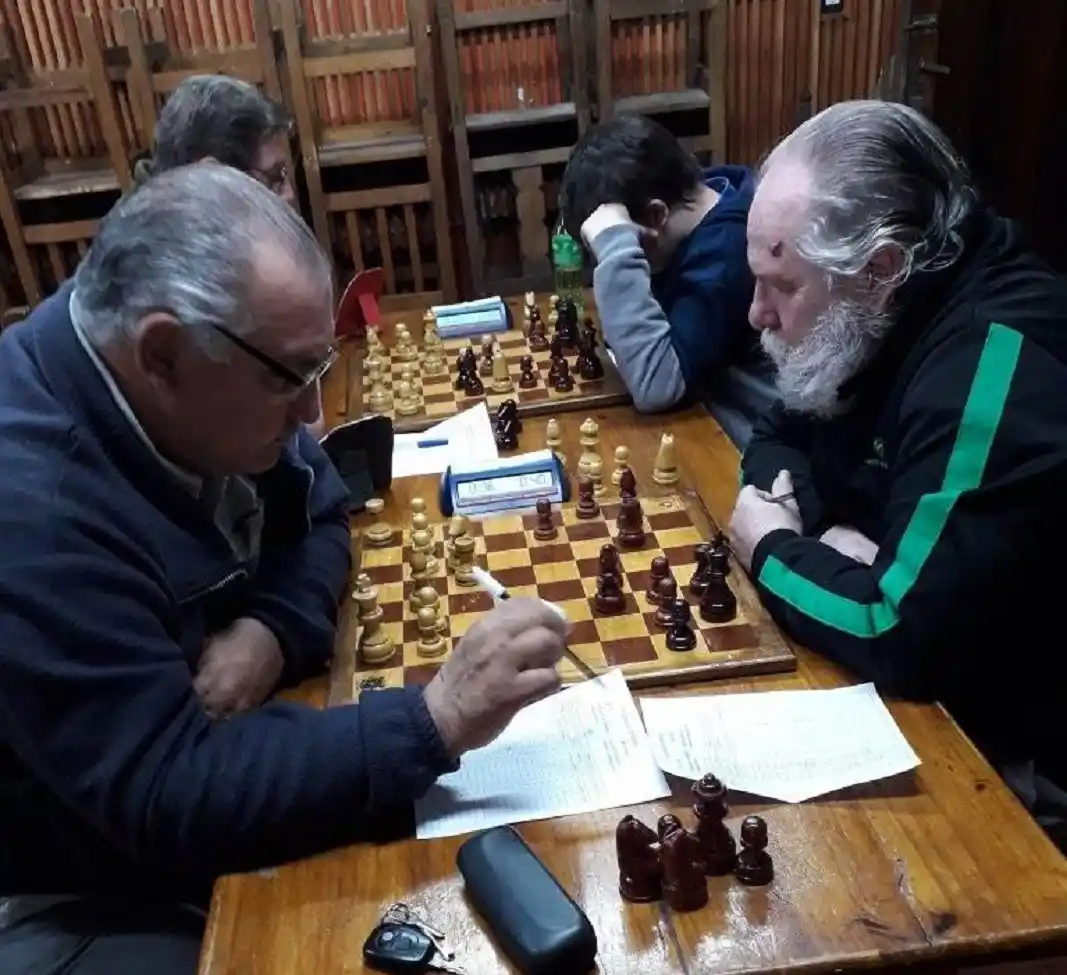 Se define el Oficial de Segunda con el título en juego