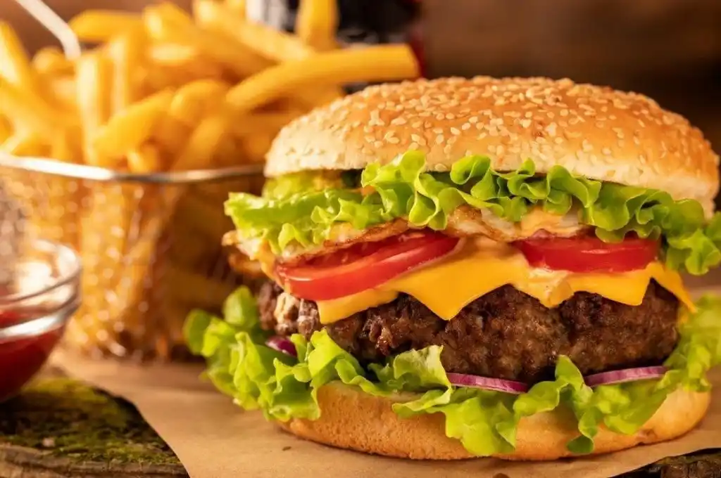 Un local gastronómico regala hamburguesas a quienes se vacunen