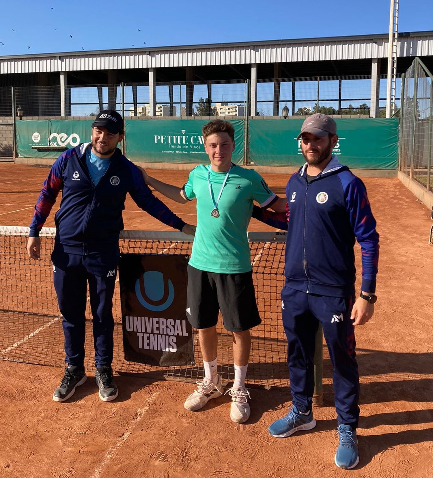 Fermín Chiozza hizo un buen torneo en Villa María, Córdoba, jugando entre profesionales.