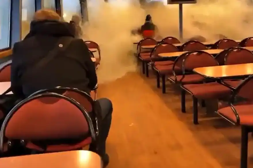 Video: una impresionante ola destroza la cabina de un ferry en Alemania