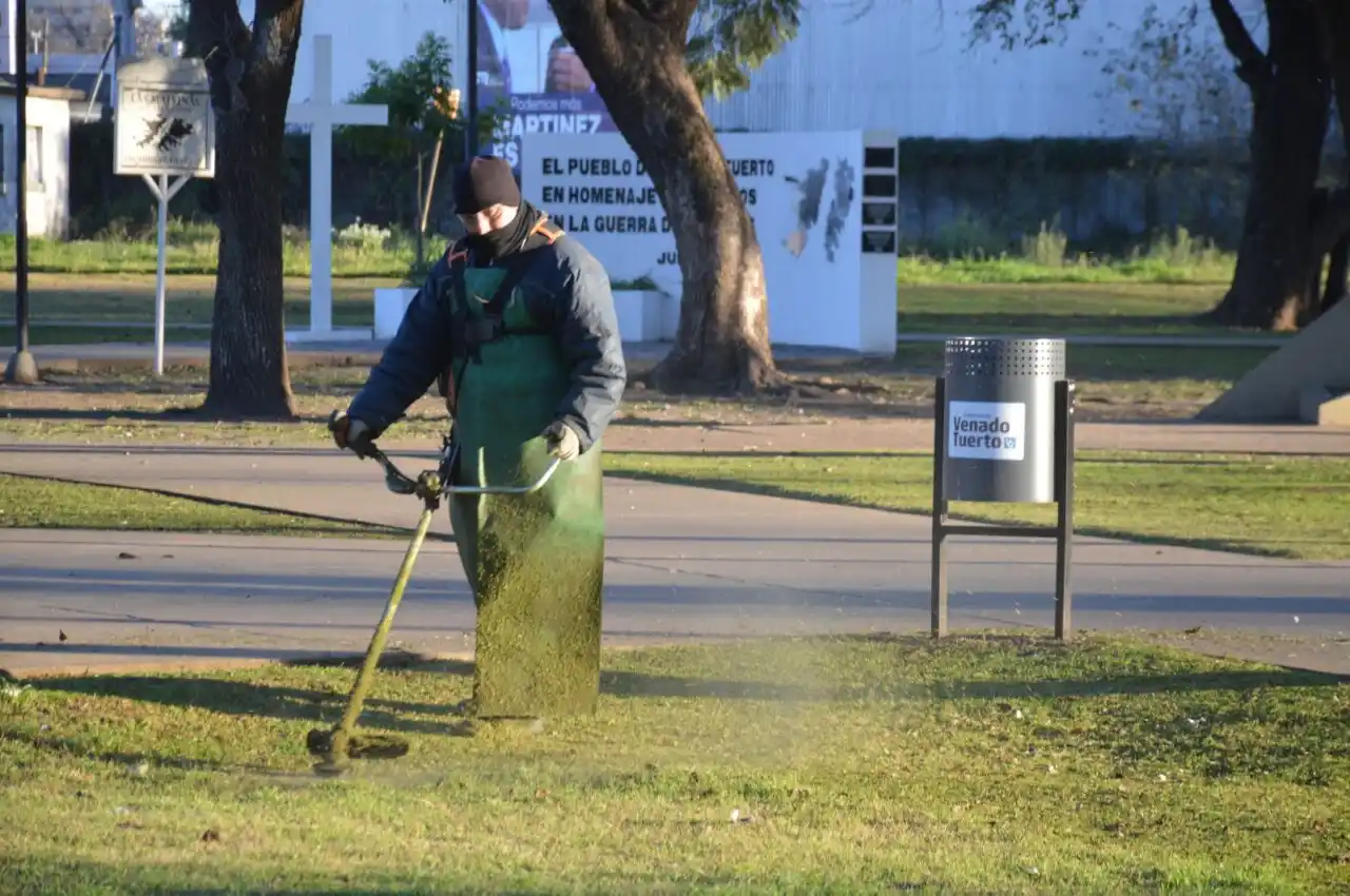 Variada actividad de la dirección de espacios públicos en plazas y paseos